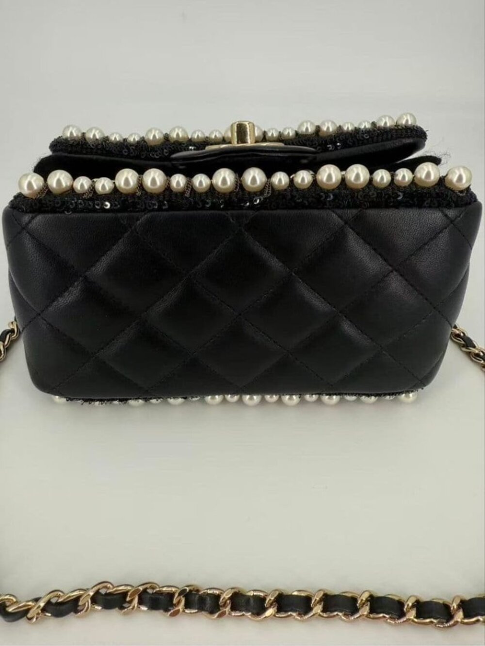 Chanel Pearl Mini Quilted - Picture 4 of 12